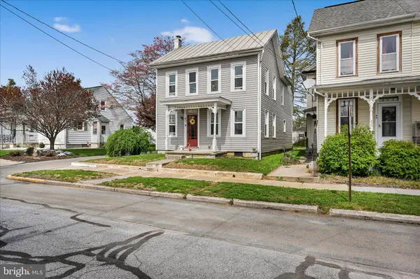 41 MEMORIAL BLVD, Newmanstown, PA 17073