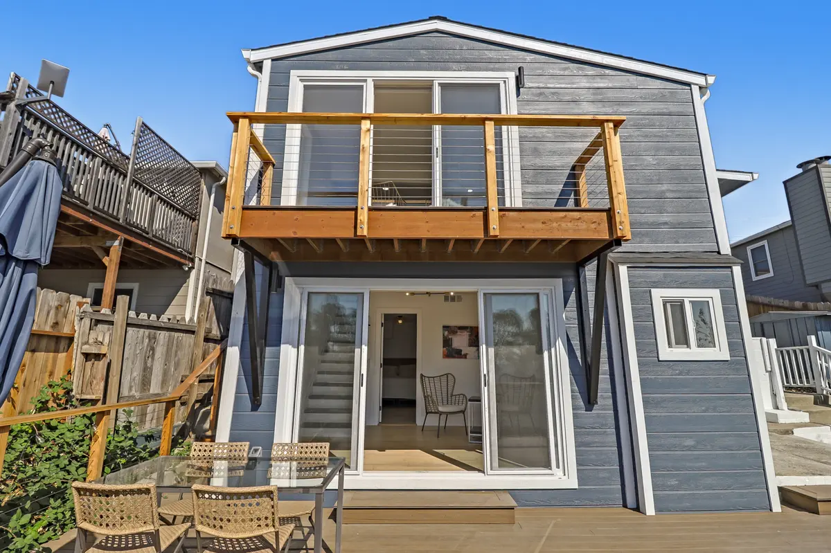 6583 Simson St, Oakland, CA 94605-2271