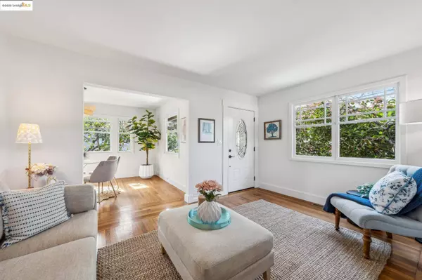 1040 Camelia St, Berkeley, CA 94710