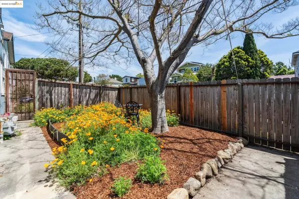 688 Alcatraz Ave, Oakland, CA 94609