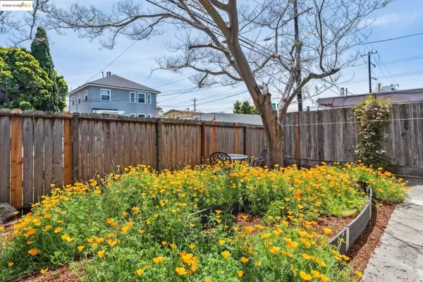 688 Alcatraz Ave, Oakland, CA 94609