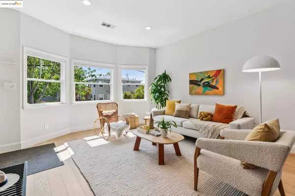 5618 Dover St, Oakland, CA 94609