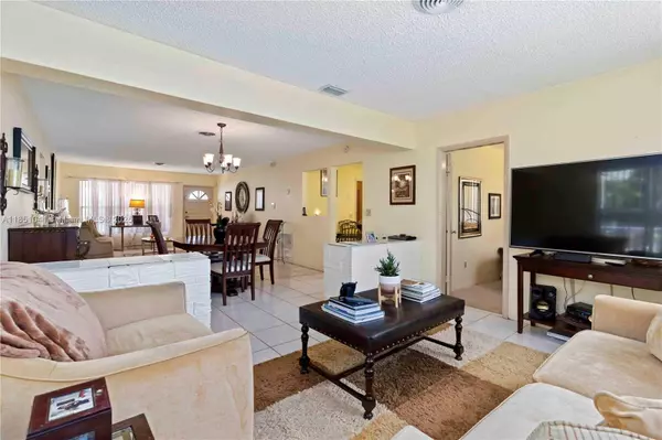 North Miami Beach, FL 33162