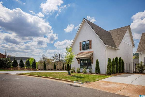 1723 COLLINWOOD COURT, Vestavia Hills, AL 35243