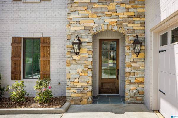 1723 COLLINWOOD COURT, Vestavia Hills, AL 35243