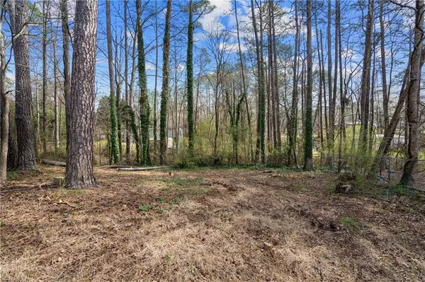 6219 Holly Ann ST SE, Acworth, GA 30102