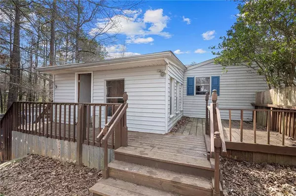 6219 Holly Ann ST SE, Acworth, GA 30102