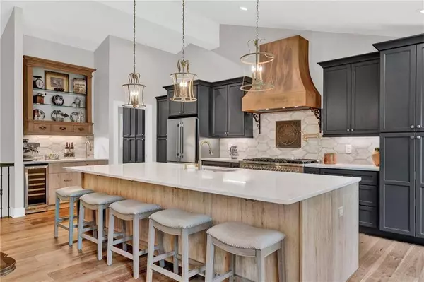 230 Thistlewood LN, Roswell, GA 30075