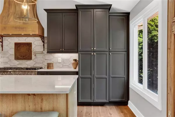 230 Thistlewood LN, Roswell, GA 30075