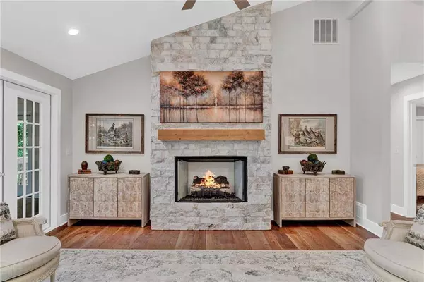 230 Thistlewood LN, Roswell, GA 30075