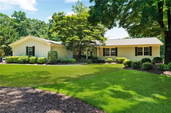 230 Thistlewood LN, Roswell, GA 30075