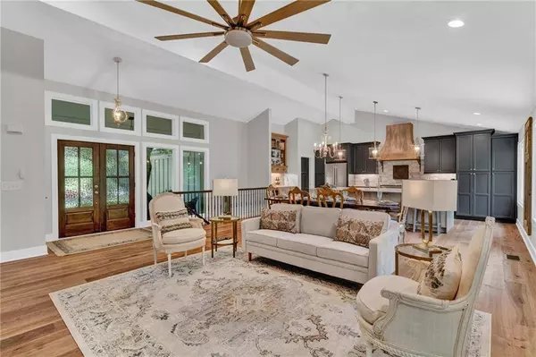 230 Thistlewood LN, Roswell, GA 30075