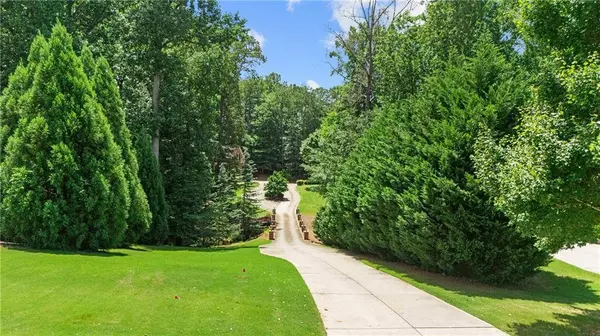 2635 Etienne LN, Cumming, GA 30041