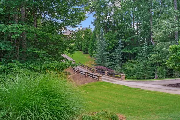 2635 Etienne LN, Cumming, GA 30041