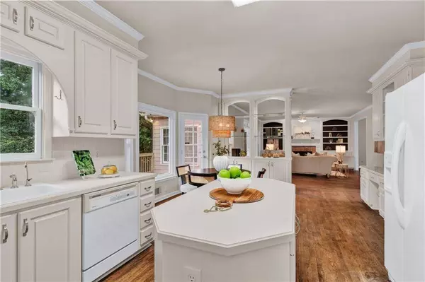 11120 Crofton Overlook CT, Johns Creek, GA 30097