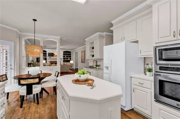 11120 Crofton Overlook CT, Johns Creek, GA 30097
