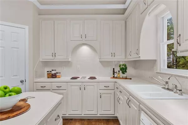 11120 Crofton Overlook CT, Johns Creek, GA 30097