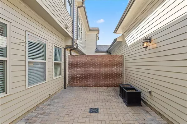 7535 Jamestown DR, Alpharetta, GA 30005