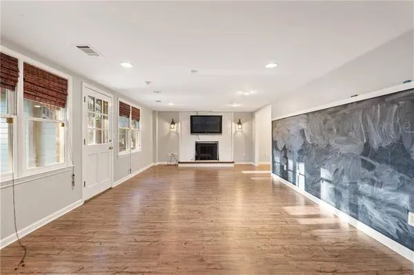 210 Tynebrae PL, Roswell, GA 30075