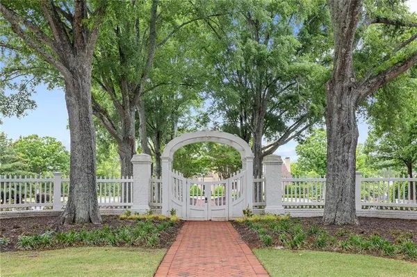 2000 Lancaster SQ, Roswell, GA 30076