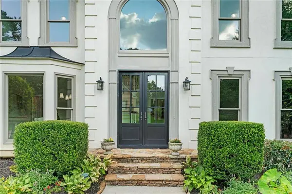 10645 Oxford Mill CIR, Alpharetta, GA 30022