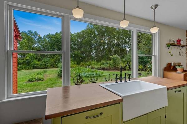 523 Martins Pond Road, Groton, MA 01450