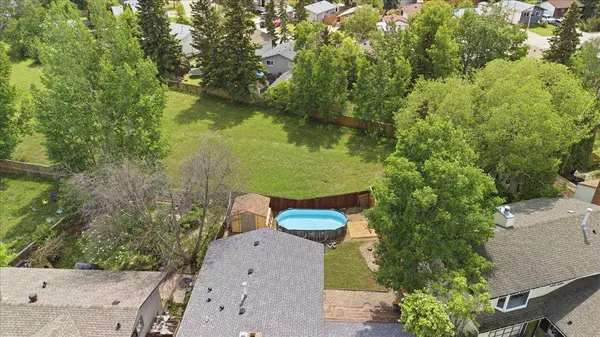 9721 75 AVE, Grande Prairie, AB T8V 4X1