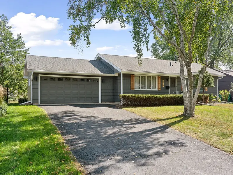 8213 Quinn Rd, Bloomington, MN 55437-1229