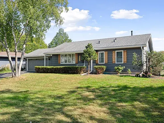 8213 Quinn Rd, Bloomington, MN 55437-1229