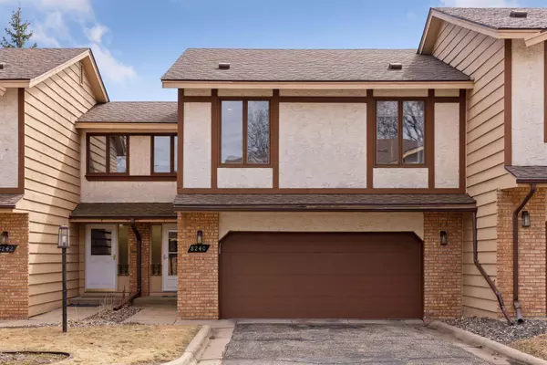8240 Tamarack TRL, Eden Prairie, MN 55347