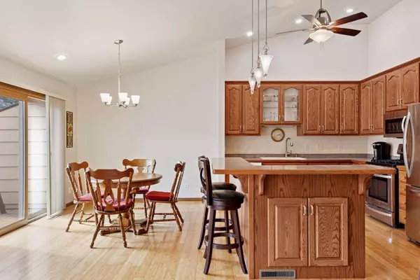 8240 Tamarack TRL, Eden Prairie, MN 55347