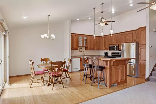 8240 Tamarack TRL, Eden Prairie, MN 55347