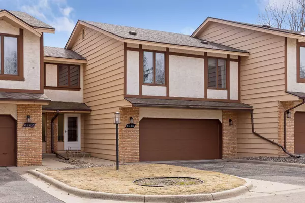 8240 Tamarack TRL, Eden Prairie, MN 55347