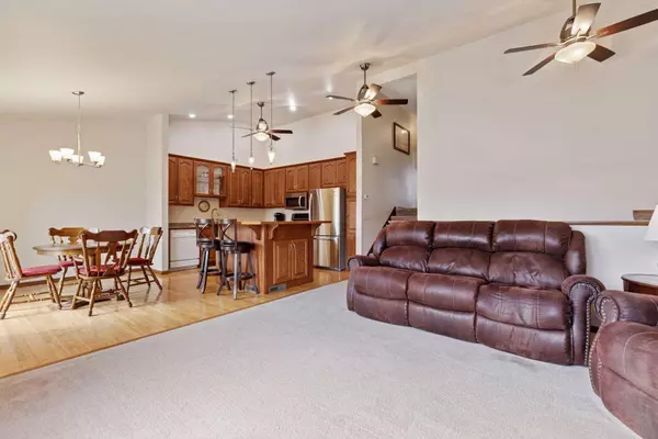 8240 Tamarack TRL, Eden Prairie, MN 55347