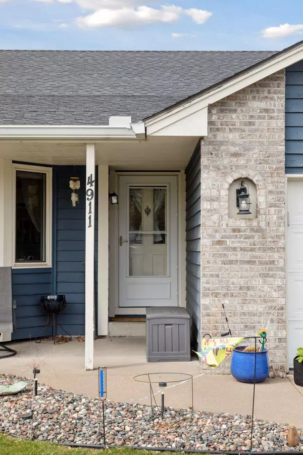 4911 108th LN NE, Blaine, MN 55014