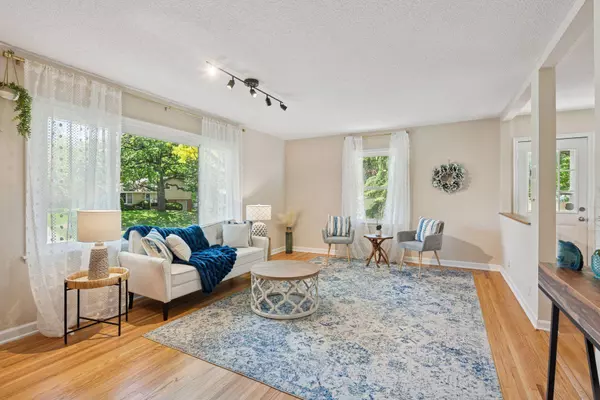 2321 Wells Wood Curve, Bloomington, MN 55431