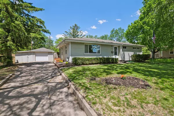 2321 Wells Wood Curve, Bloomington, MN 55431