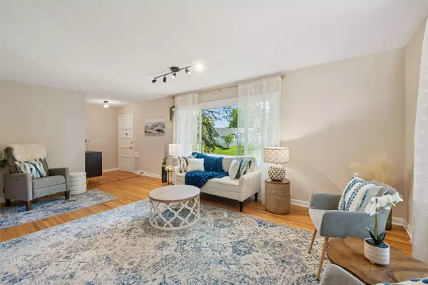 2321 Wells Wood Curve, Bloomington, MN 55431