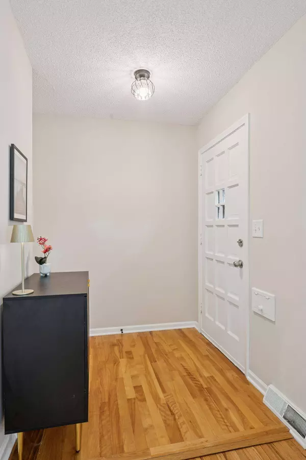 2321 Wells Wood Curve, Bloomington, MN 55431