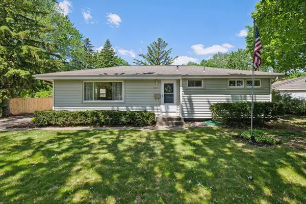 2321 Wells Wood Curve, Bloomington, MN 55431