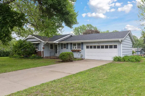 2288 Apache ST, Mendota Heights, MN 55120