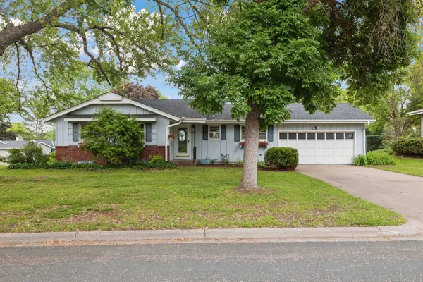 2288 Apache ST, Mendota Heights, MN 55120