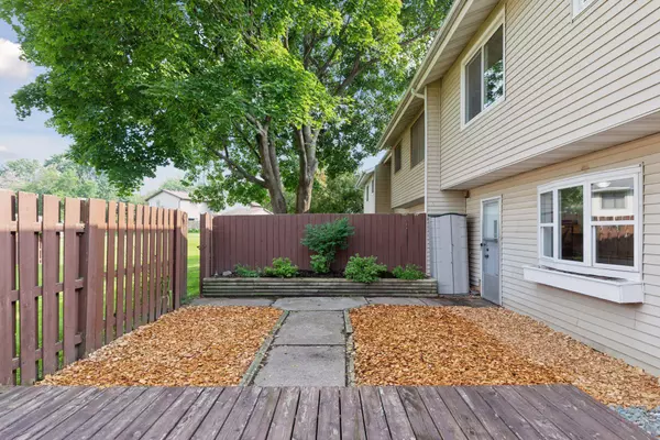 7834 Dunmore RD, Woodbury, MN 55125