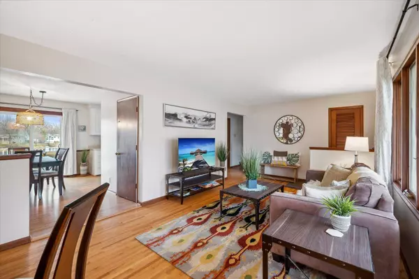 8213 Quinn RD, Bloomington, MN 55437