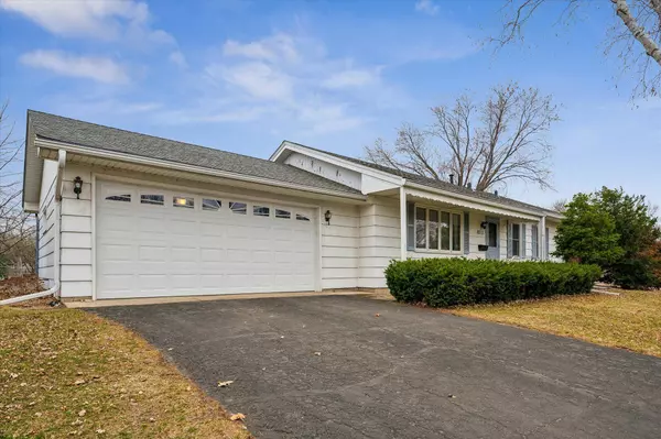 8213 Quinn RD, Bloomington, MN 55437