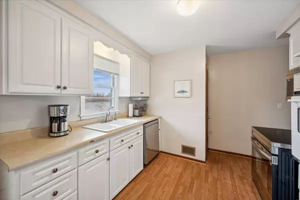 8213 Quinn RD, Bloomington, MN 55437