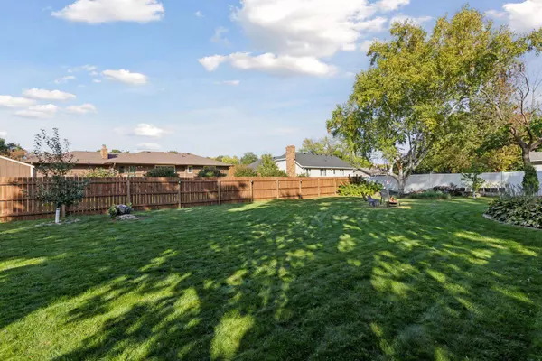 1312 Echo DR, Burnsville, MN 55337