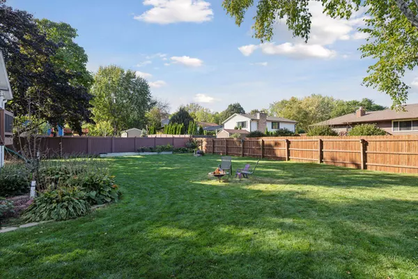 1312 Echo DR, Burnsville, MN 55337