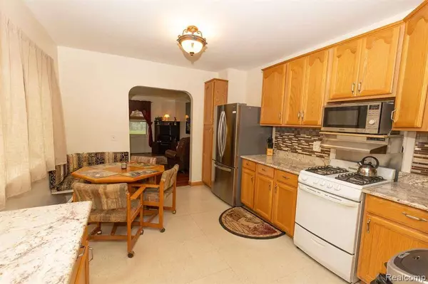 386 E SHEFFIELD Avenue, Pontiac, MI 48340