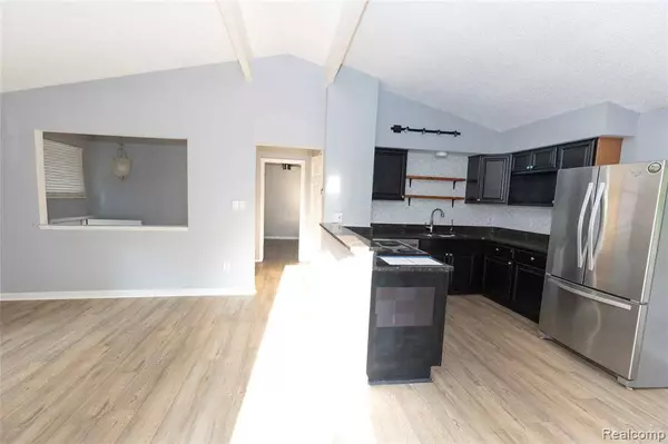 1160 Miller Road, Orion Twp, MI 48362